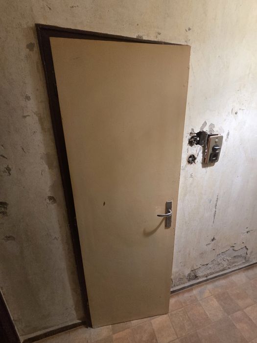 Вътрешни дървени врати и дървена дограма