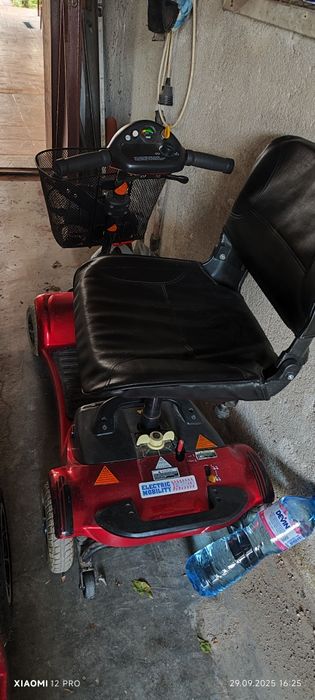 Продавам електрическа инвалидна количка