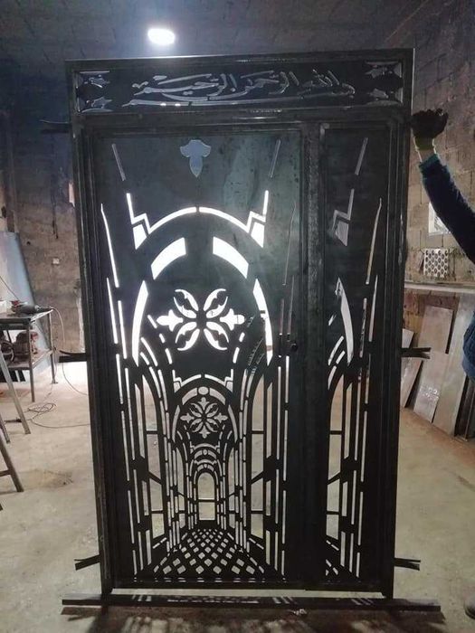 Usi metalice diferite modele