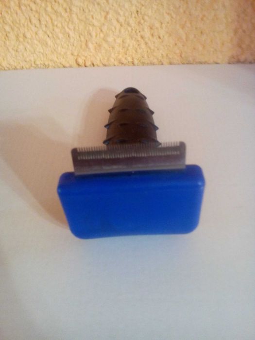 Гребен-премахва линеещата козина