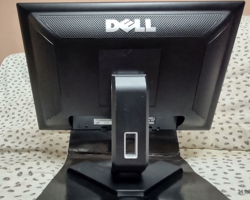 vând 2 monitore,un "LG"(60 lei) și un"DELL"(90 lei)