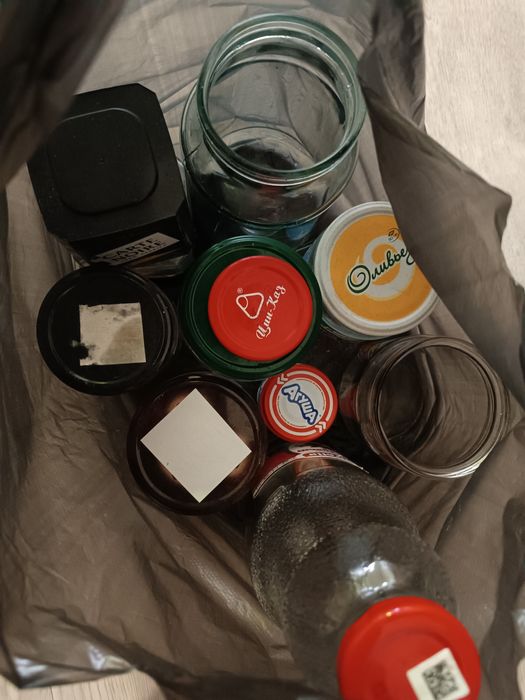 Заберите разные мелкие банки, пожалуйста