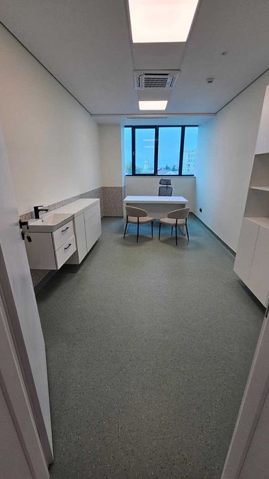 Inchiriez spatiu clinica medicala, cabinete, imagistica, laborator