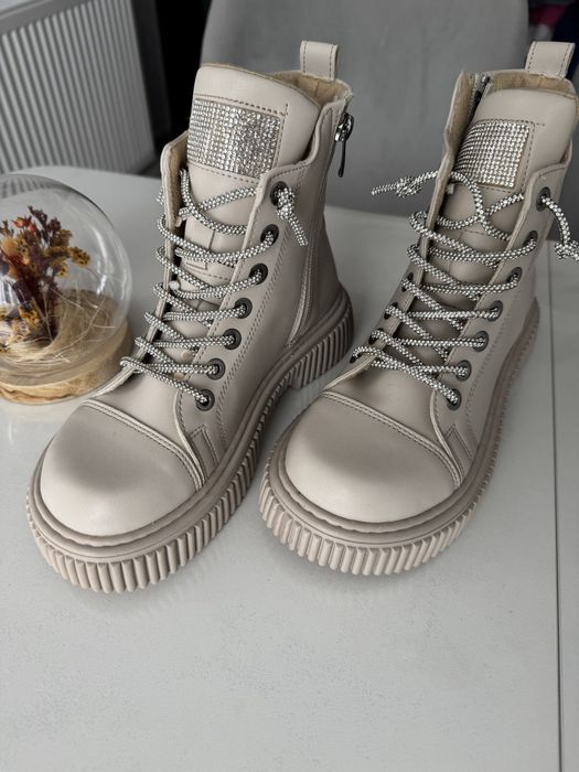 Детски боти за момиче в бежев цвят