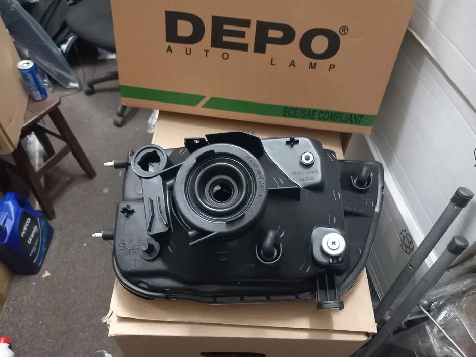 Far stanga mitsubishi  l200 l 200 piesa caroserie