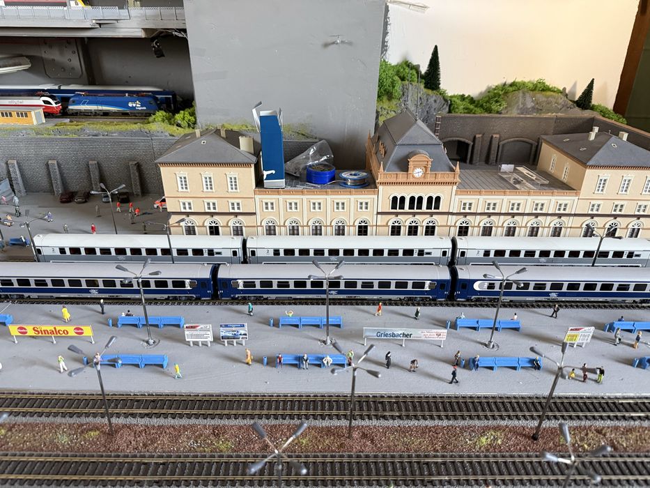 Vind 2 seturi vagoane cfr