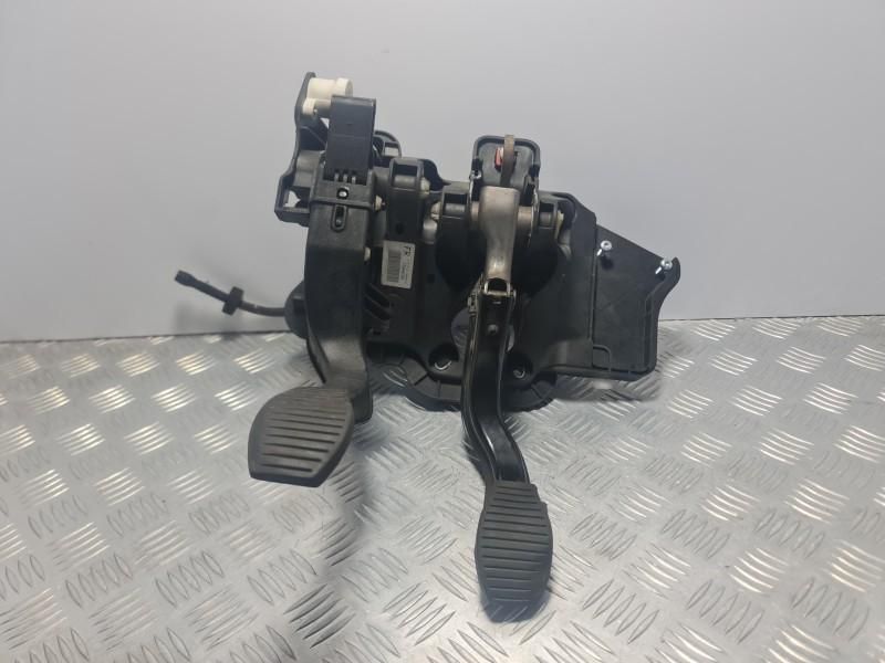 Pod pedalier Opel Adam Rocks