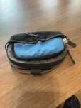 Husa Case Logic pt aparat foto compact, prindere la curea