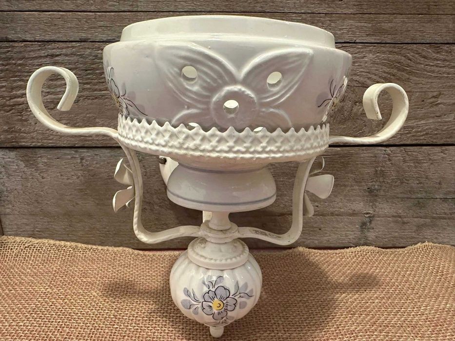 Порцеланов аплик за стена