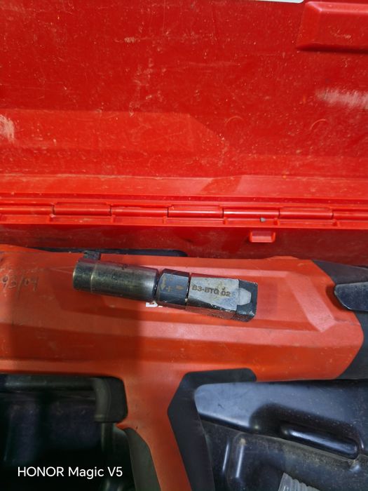 Pistol HILTI BX 3-BT (02) de implantat bolțuri pe acumulator
BX 3-BT A