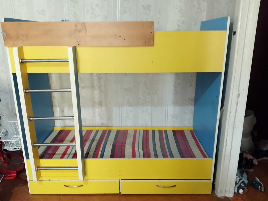 Продам кровать двухъярусная