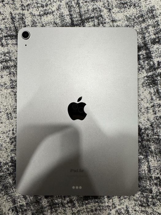 Продам Ipad Air 11 2024 года