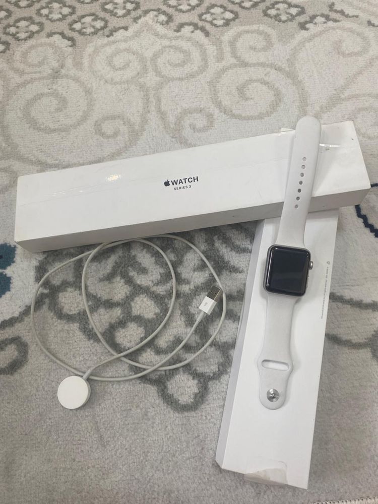 Apple Watch Series 3 42mm Почти новый