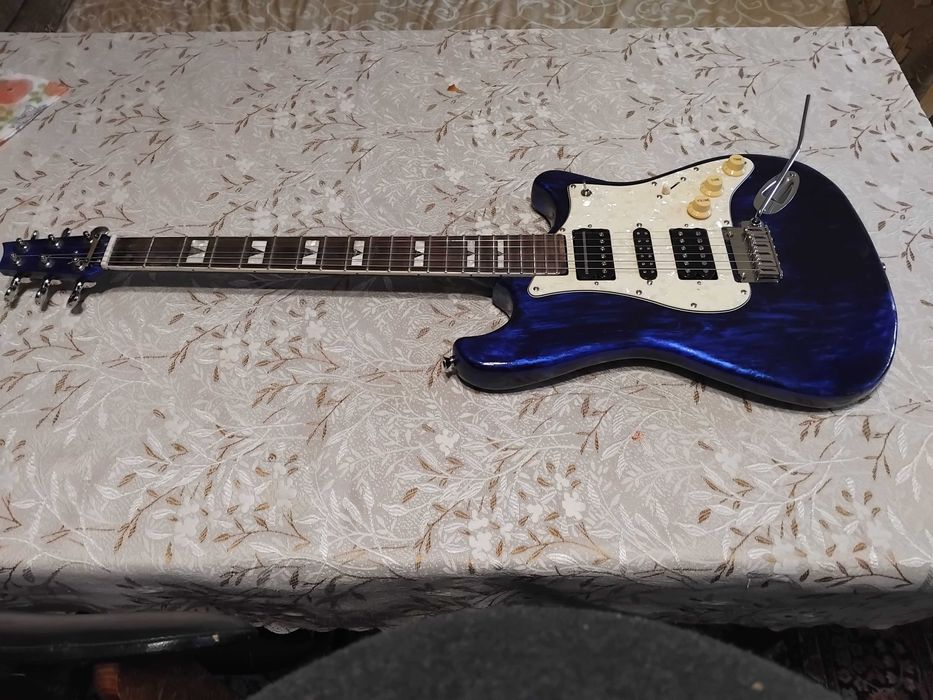 продава нова китара