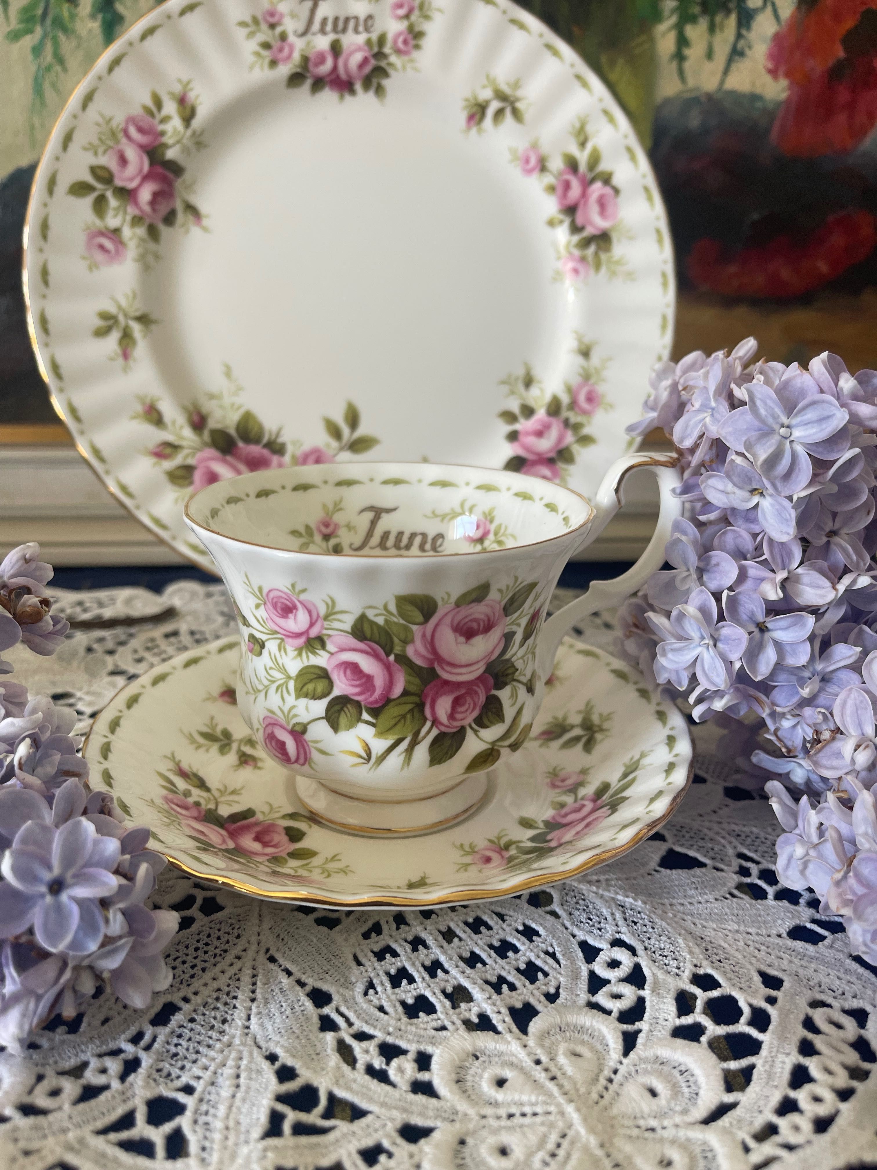 Колекционерски чаши Royal Albert – Flowers of the Month – Април и Юни