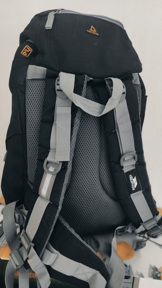 Tresspass trek 33L туристическа раница