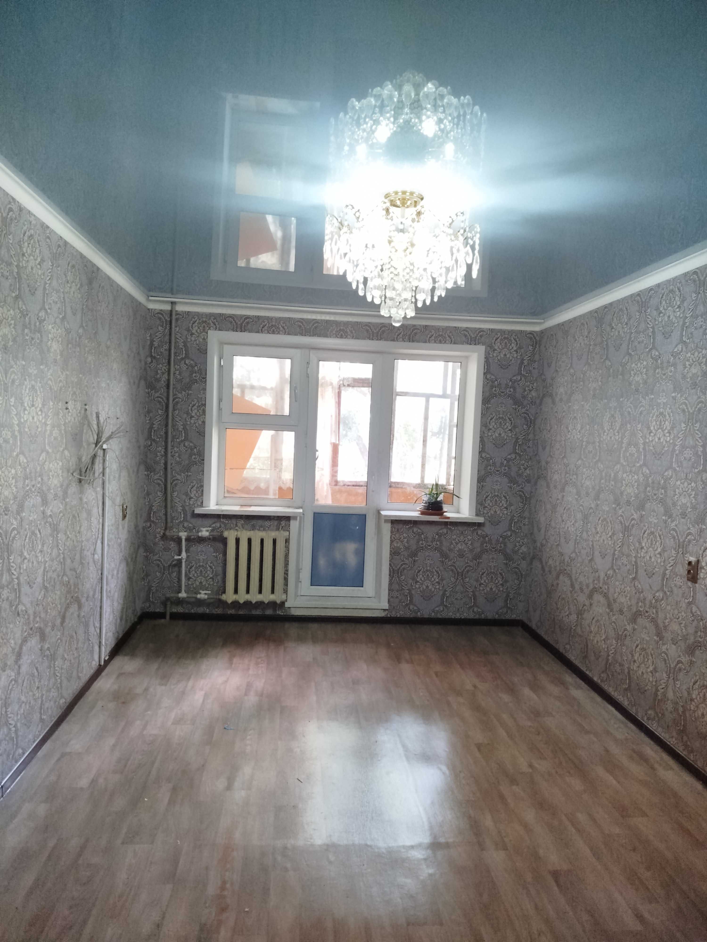 №1480 Продам 2 комнатную квартиру, 3 мкр., пр.Республики