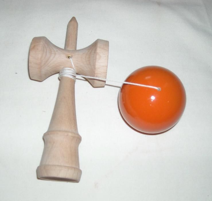 Kendama Noua ORIGINALA portocalie (pentru cunoscatori) Pret Negociabil