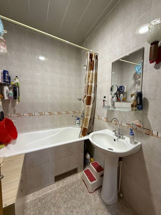 Продается 4х комнатная квартира 1 этаж Юнусабад 12 Метро Туркестан