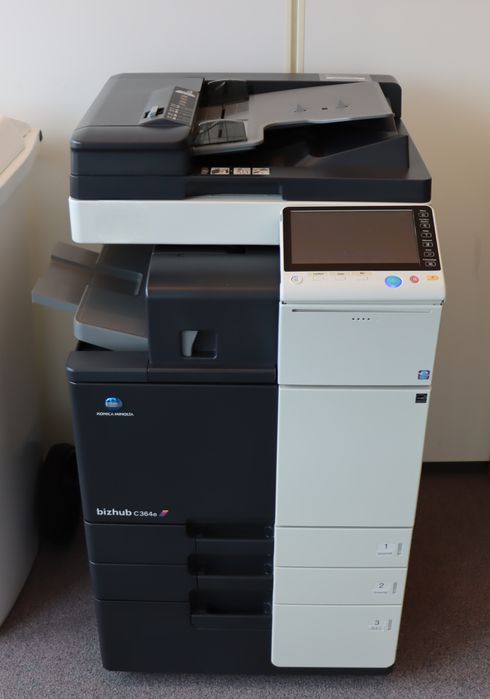 Vând multifuncțională Minolta bizhub c284e