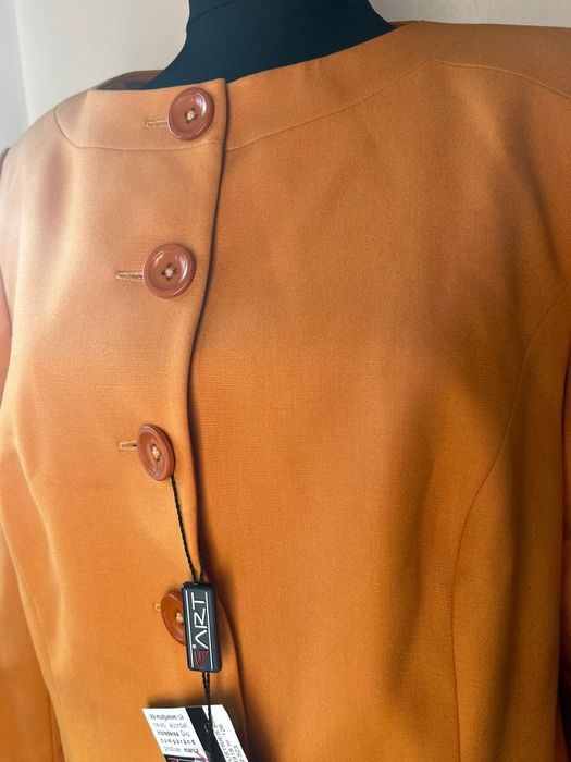 Jacheta cu nasturi și buzunare