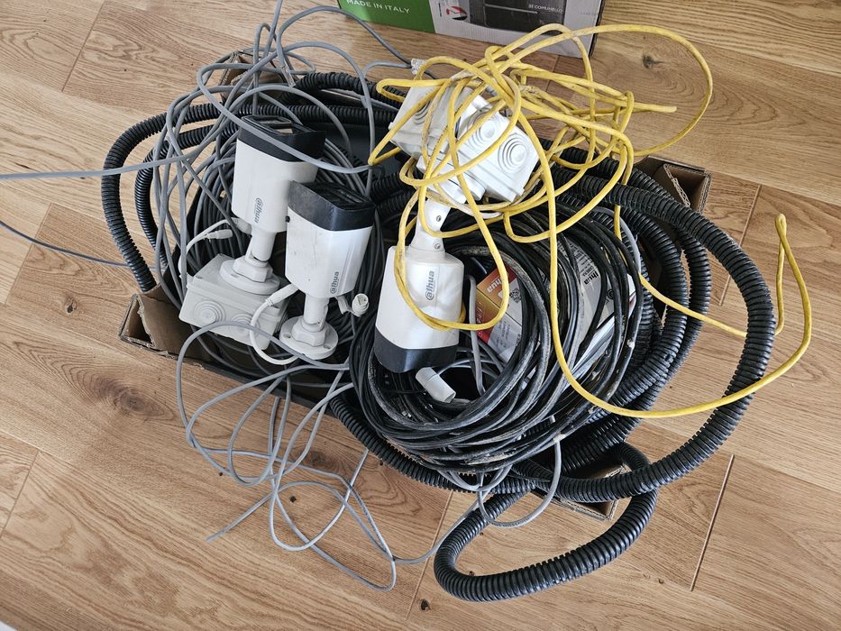 Sistem Supraveghere Video NVR Dahua 8 canale + 3 camere Dahua + UPS