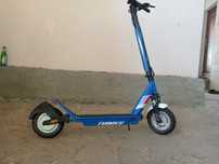 Vând trotineta aprilia tuateg