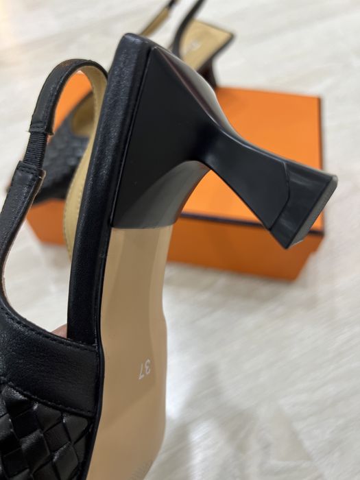 Продаётся кожанные туфли от Djovannia. 37,39 размер.