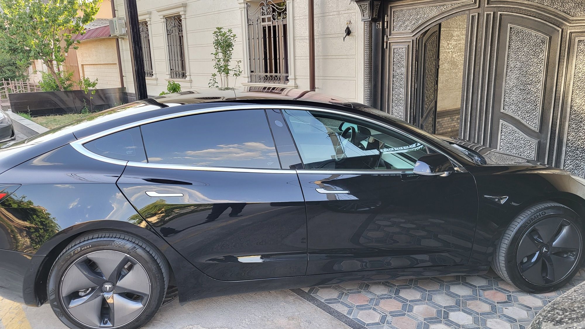 Tesla  model. 3 Long range