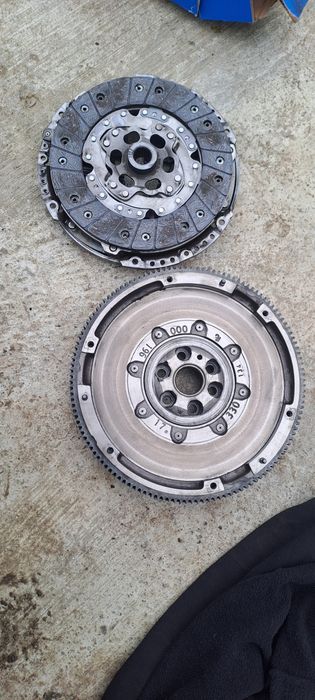 Kit ambreiaj volanta cu masa dubla vw Golf 6 1.6 TDI cayc Sachs noua