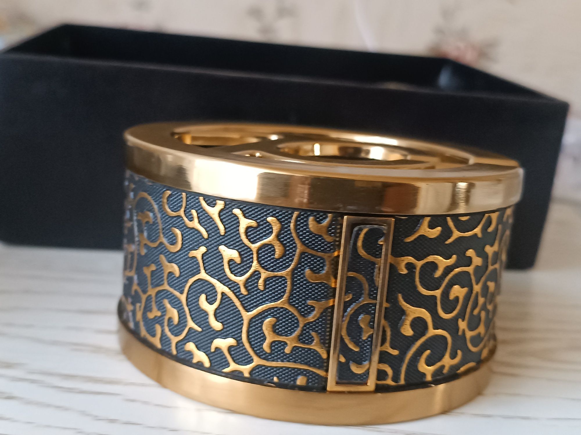 Пепельница и зажигалка