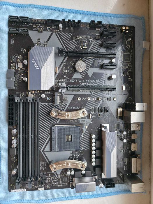 PC pe piese, placa de baza, CPU+cooler, GPU, RAM