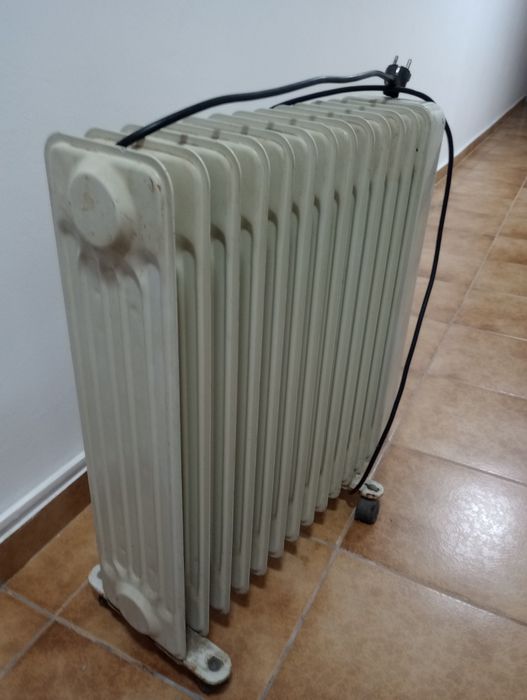 Vând calorifer 12 elemenți.