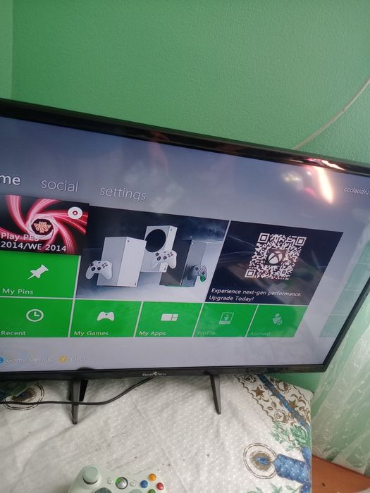Vând Xbox 360 cu 250 GB