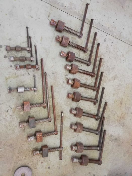 Продам гайку-винт