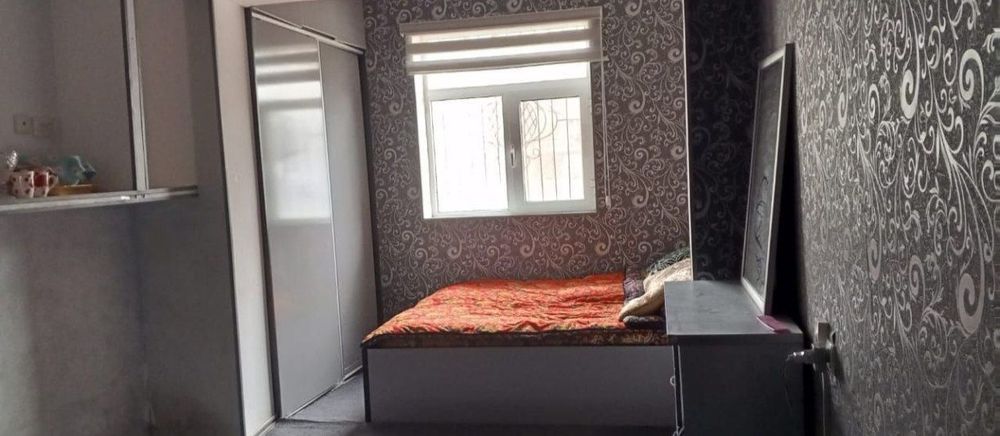 Sharq bozorca tomonda 2 xonali uy sotiladi