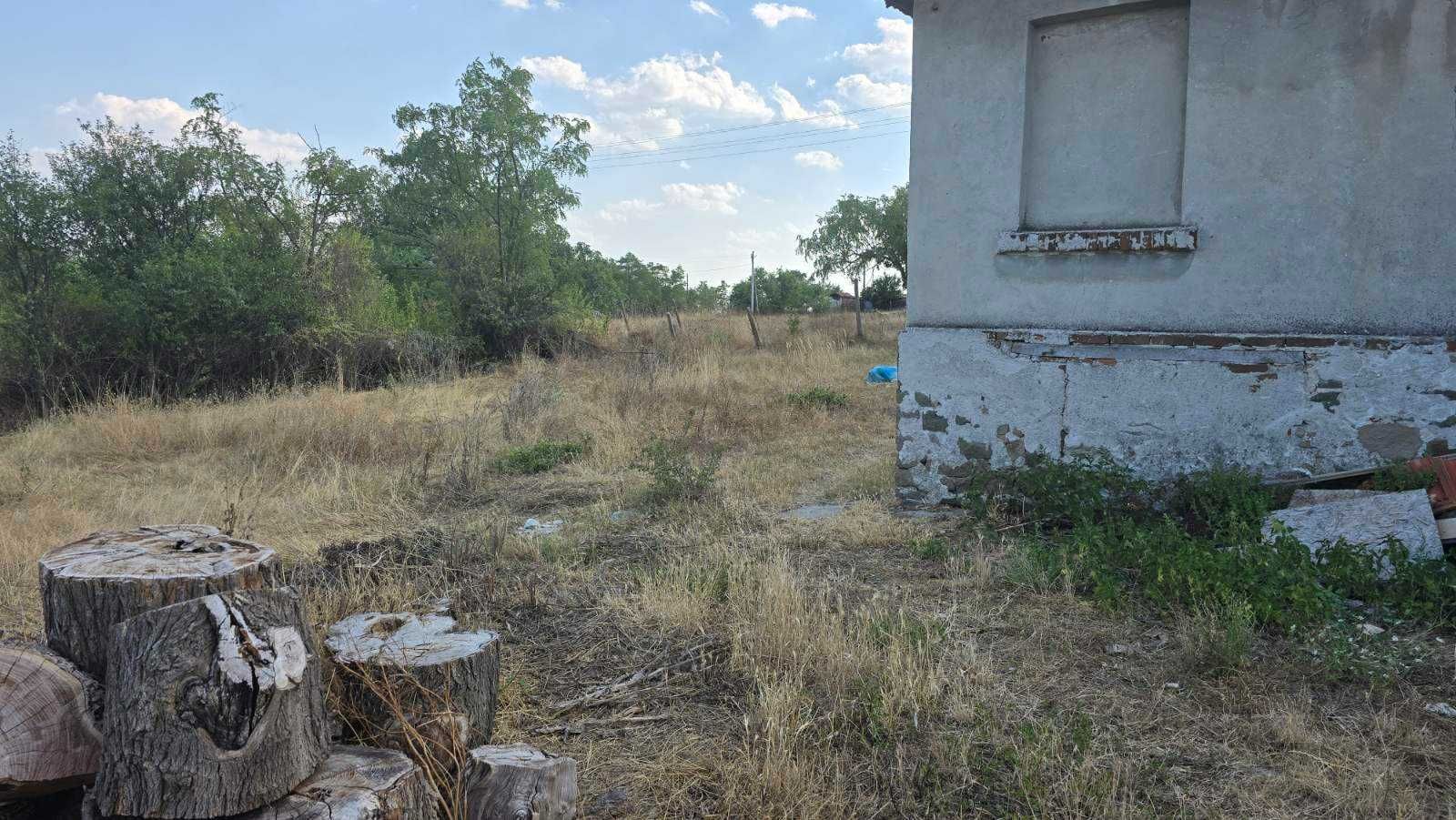 Къща с 1 дка двор в село Хаджиите, общ. Карнобат