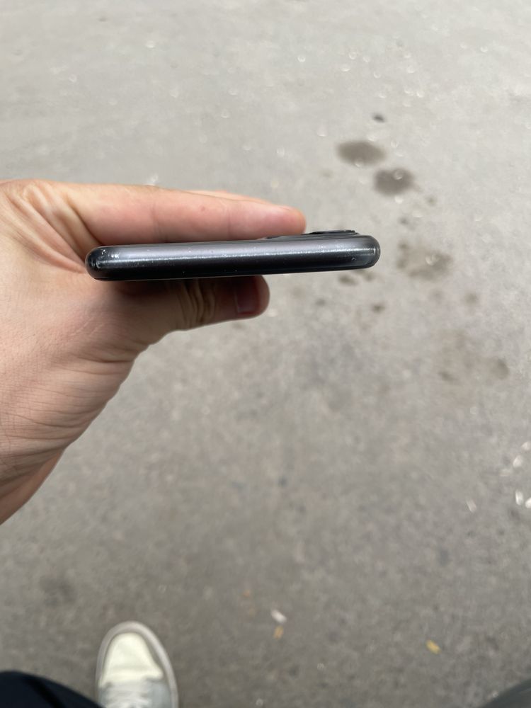 Iphone 11 hamma joyi ishlidi srochni sotilafi