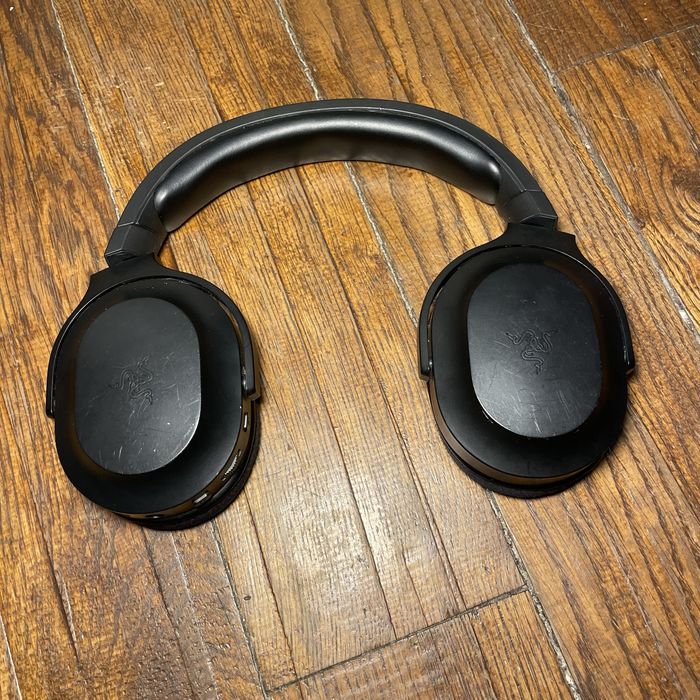 Casti razer cu fir in stare perfecta de functionare