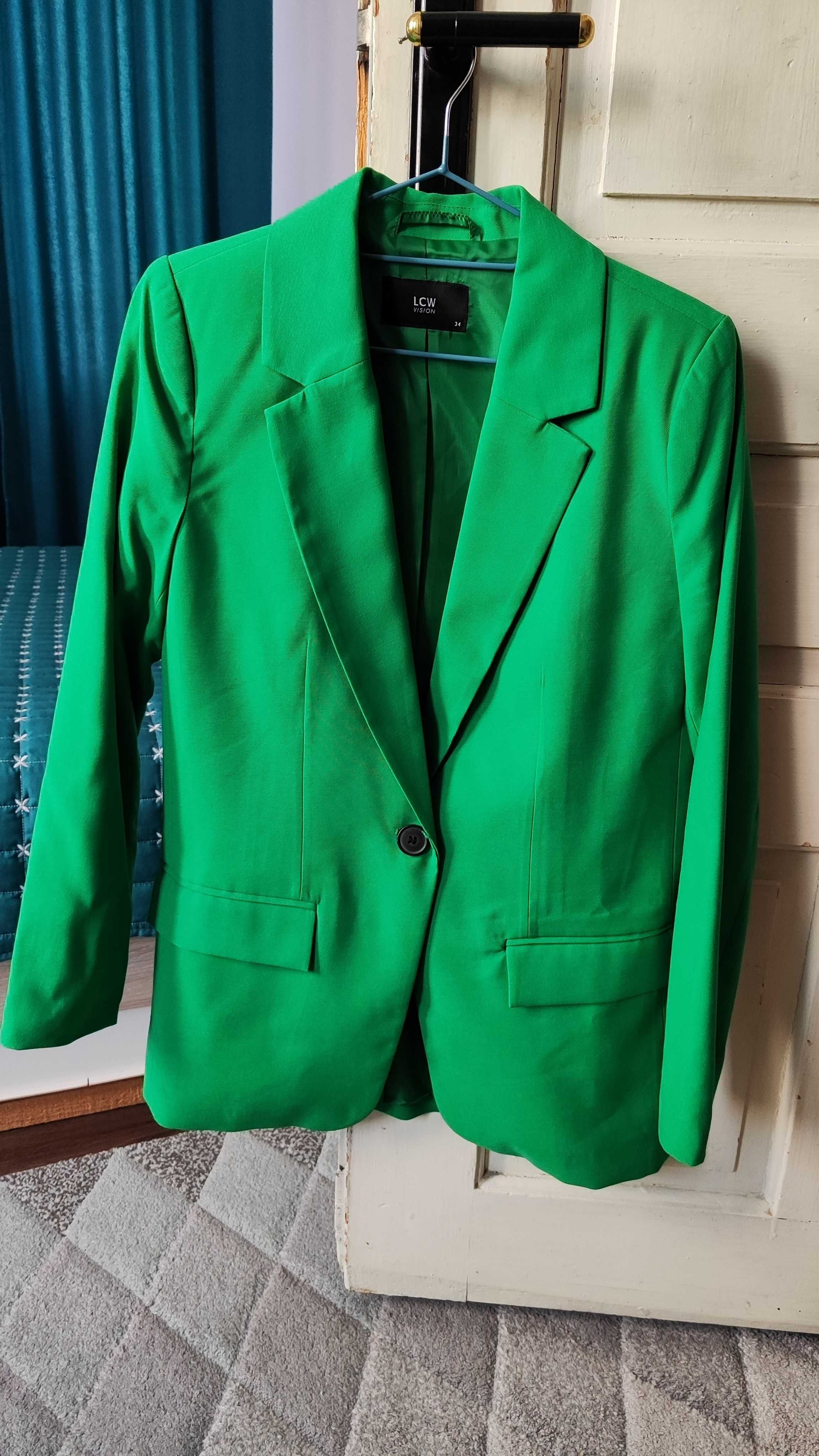 Дамско зелено  сако