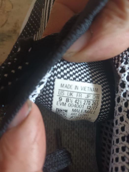 Vând  adidasi  marca Adidas mărimea  43