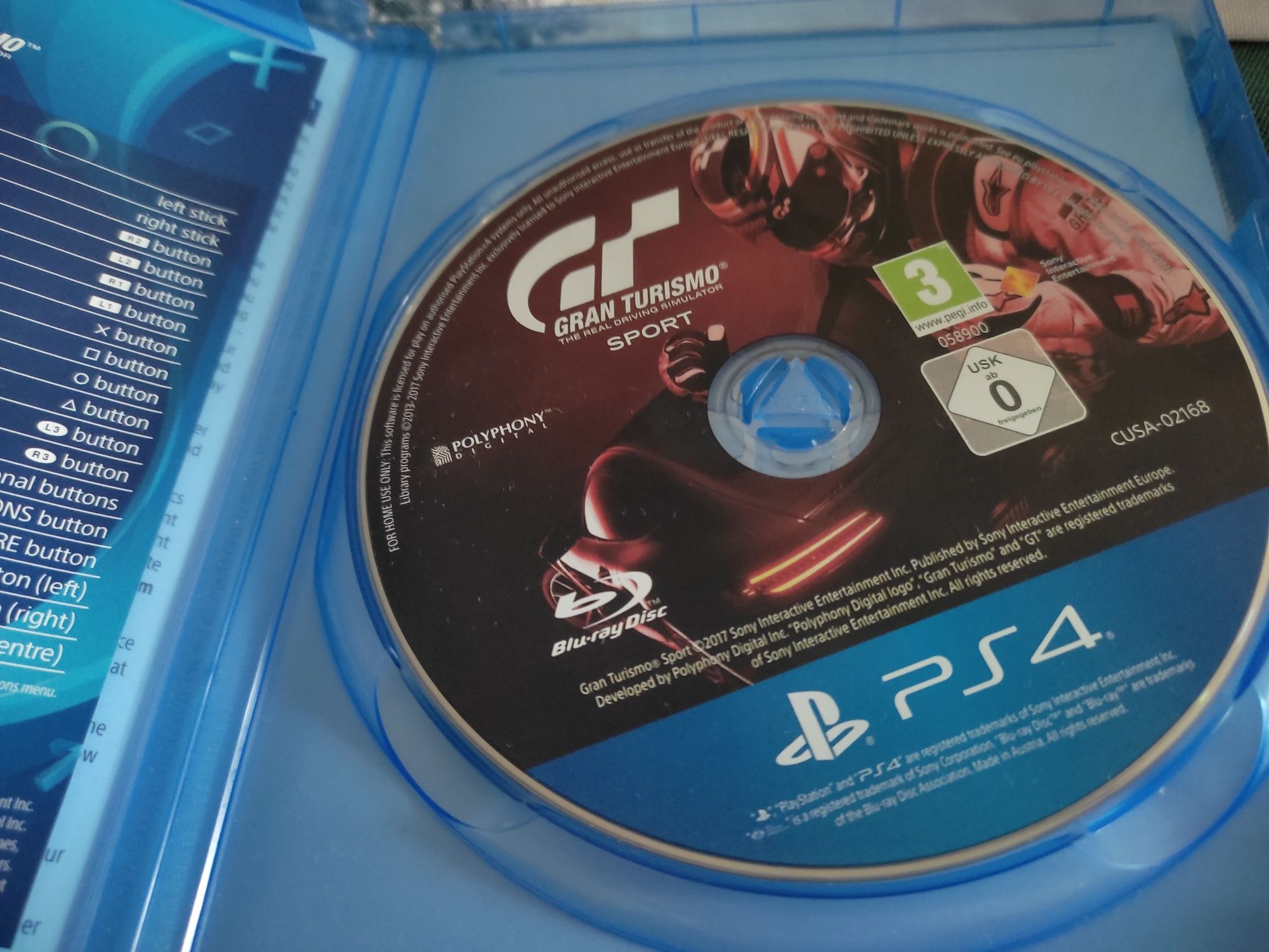 Продавам PS4 с два джойстика и 4 игри