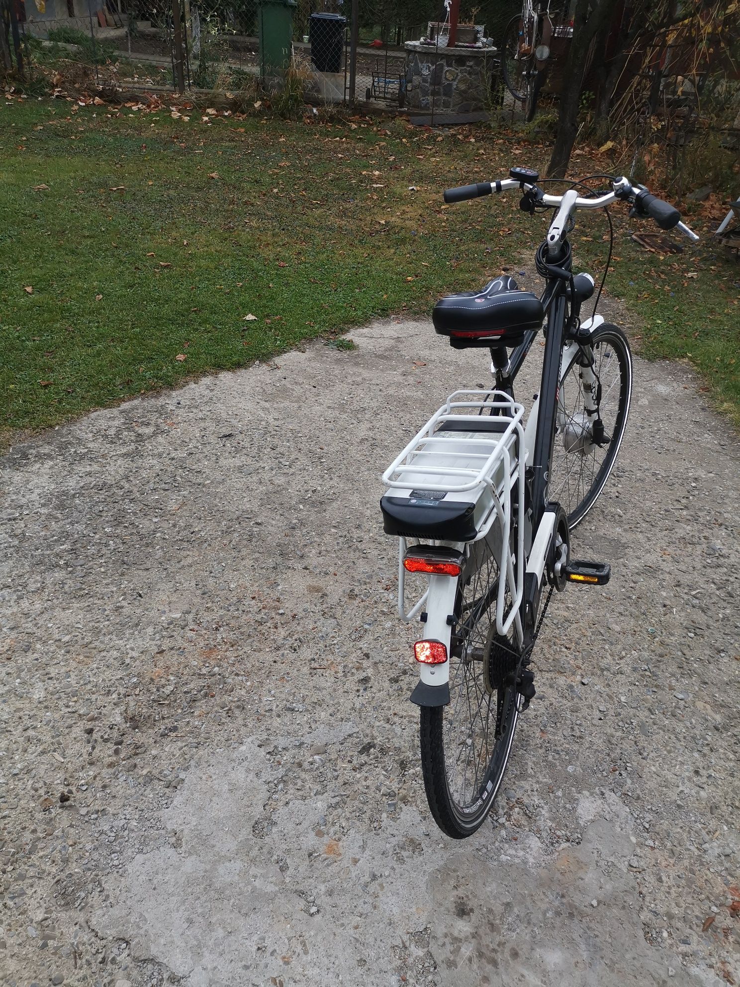 Vând bicicleta electrica  la 500 de euro