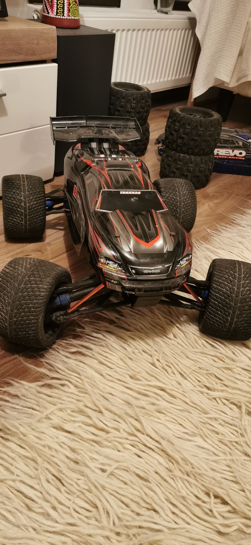 Automodel 1/8 Traxxas E-Revo 6S gata de joaca