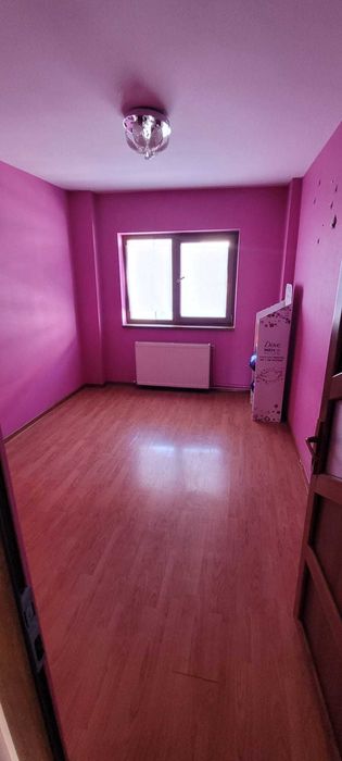 vand apartament 4 camere