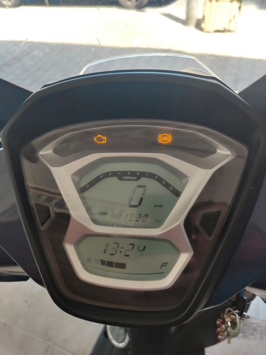 Vând sau schimb scuter cu un cross de 250cc