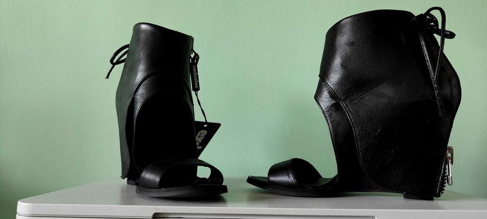 Sandale piele Noi ,Exclusive Jeans 330 lei m 35