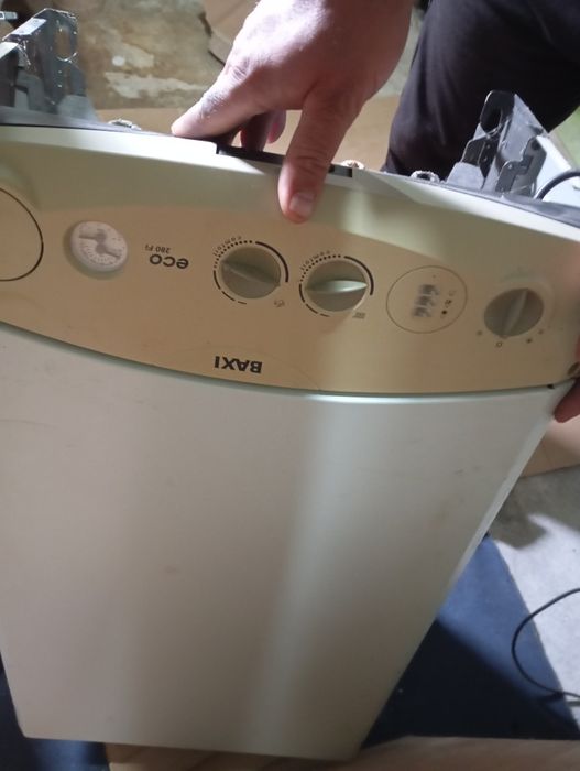 Vand Centrală BAXI pe gaz 28KW la pret foarte bun se prezinta ca nou