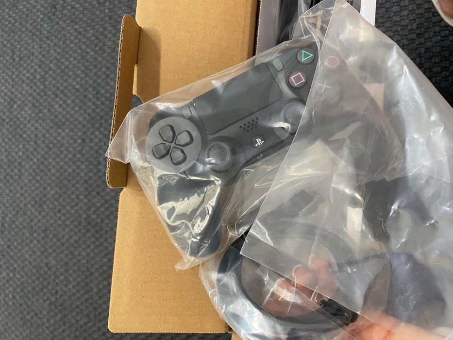 Vand ps4 silm sony nou in cutie