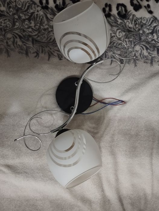 Люстру б/у продам.В рабочем состоянии .